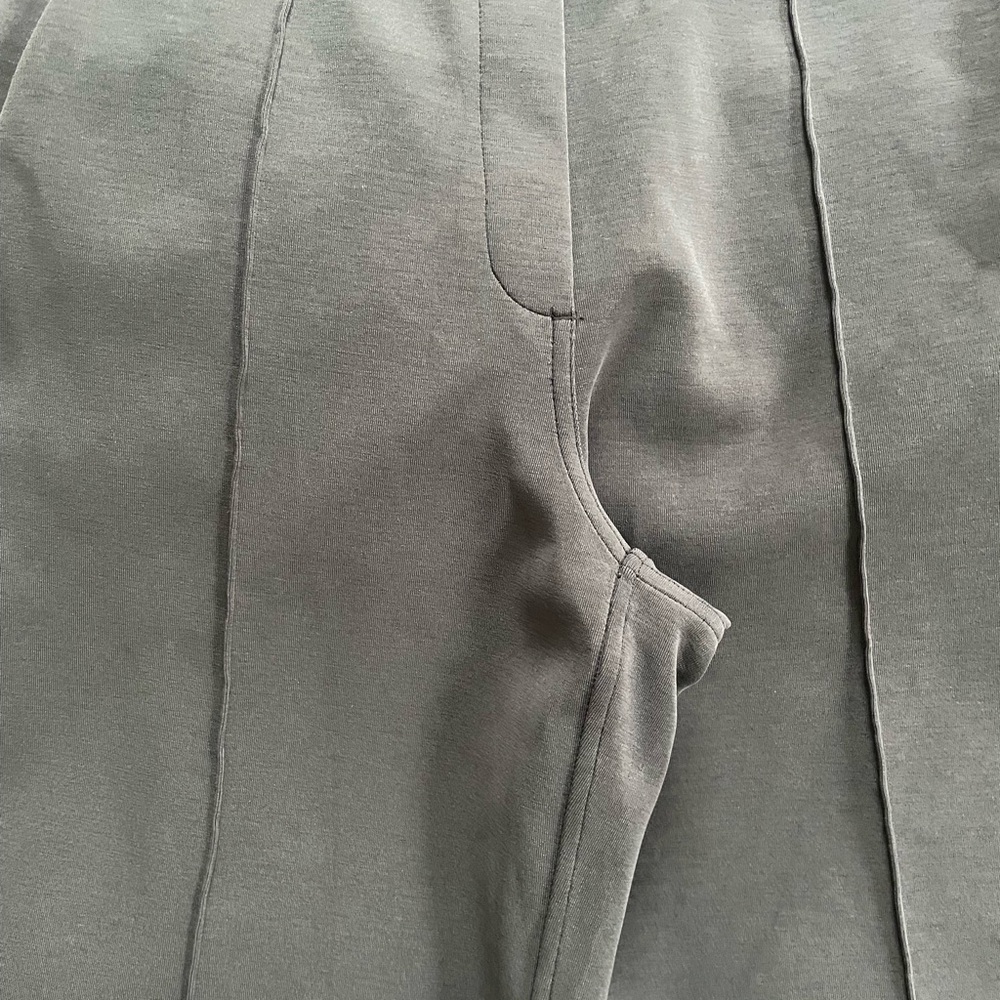 lululemon Softstreme Pintuck Mid-Rise Pant, Regular - Picture 5 of 7
